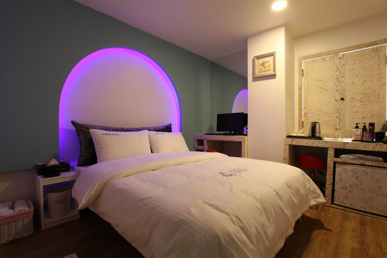 Riviera Motel Goyang Exterior foto